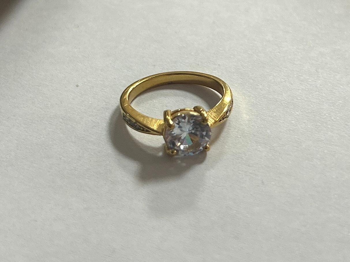 Anillo Dorado Solitario Brillante