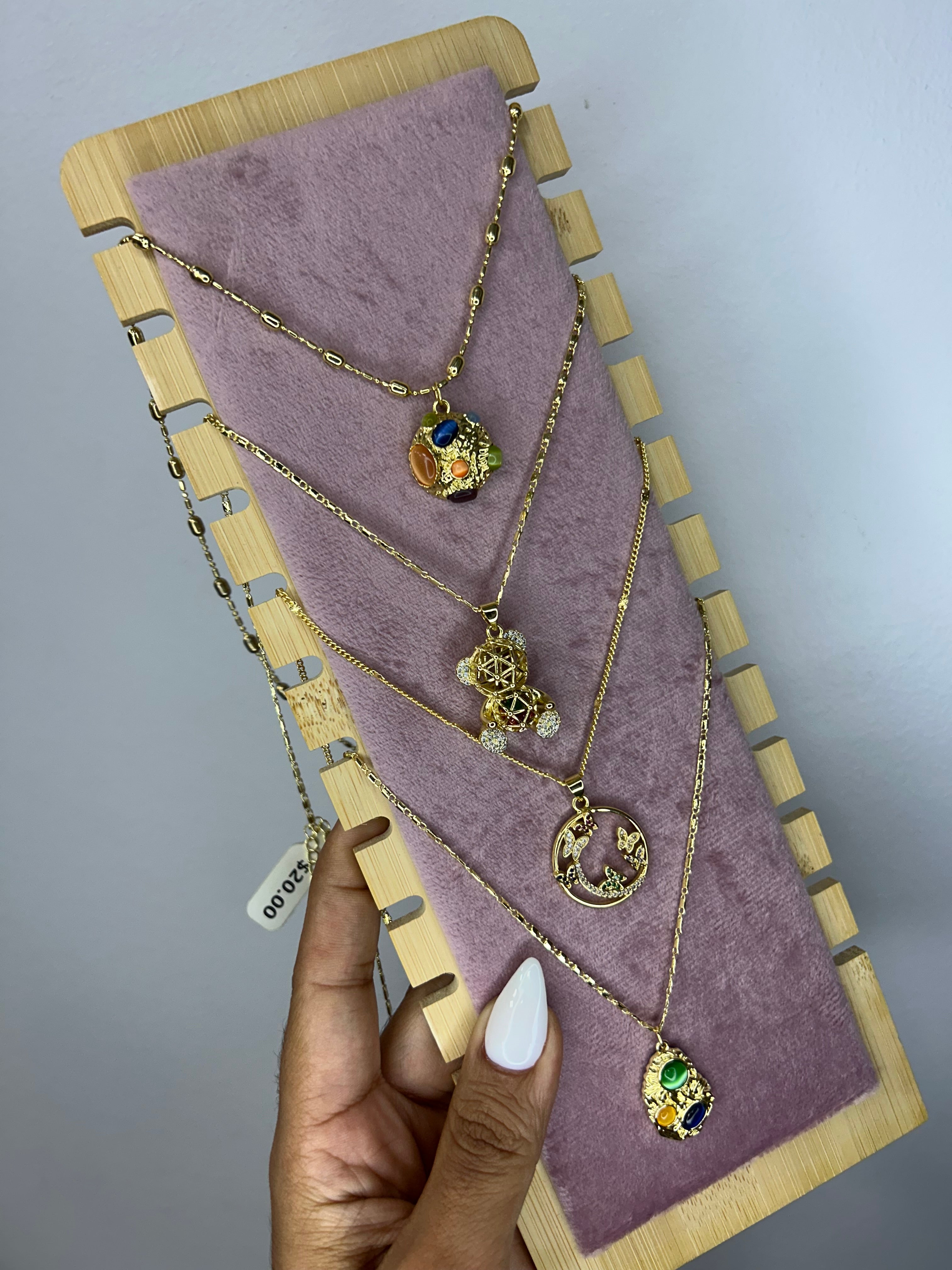 Collares Dorados con Dijes Exclusivos