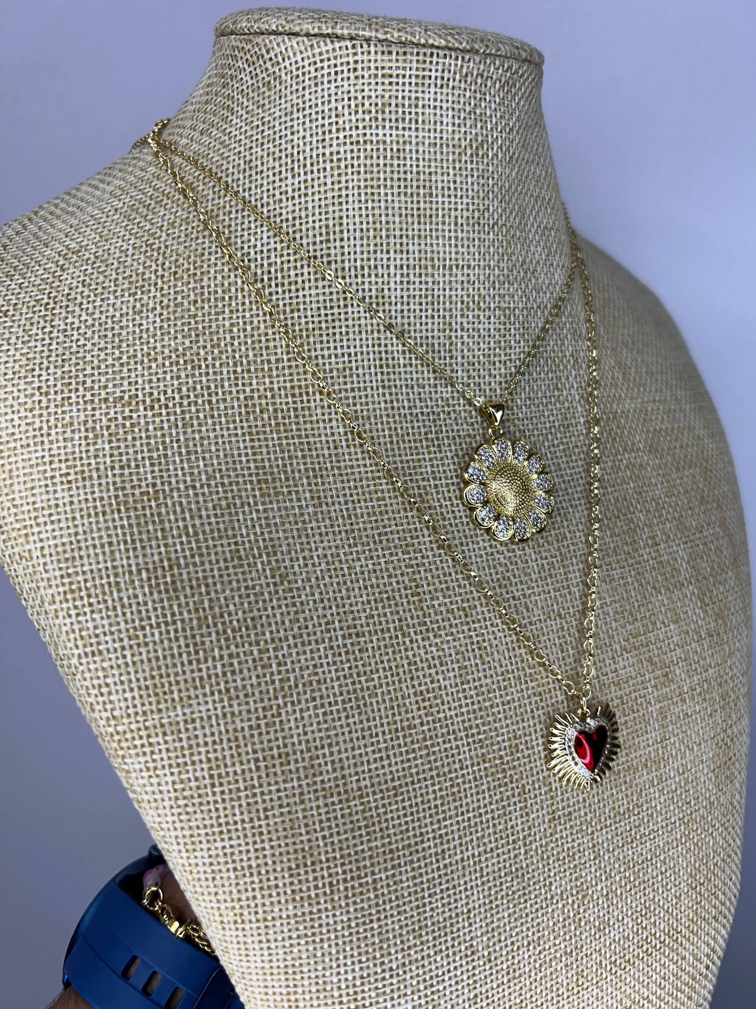 Collares Dorados con Dijes Brillantes