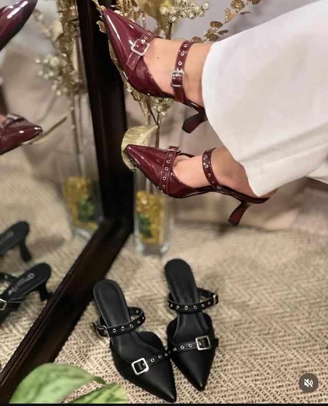 Tacones con Tachas y Hebillas