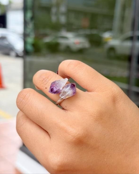 Anillo de Cuarzo Amatista Natural