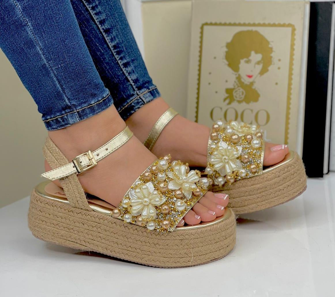 Sandalia YLo Plataforma Floral Dorada