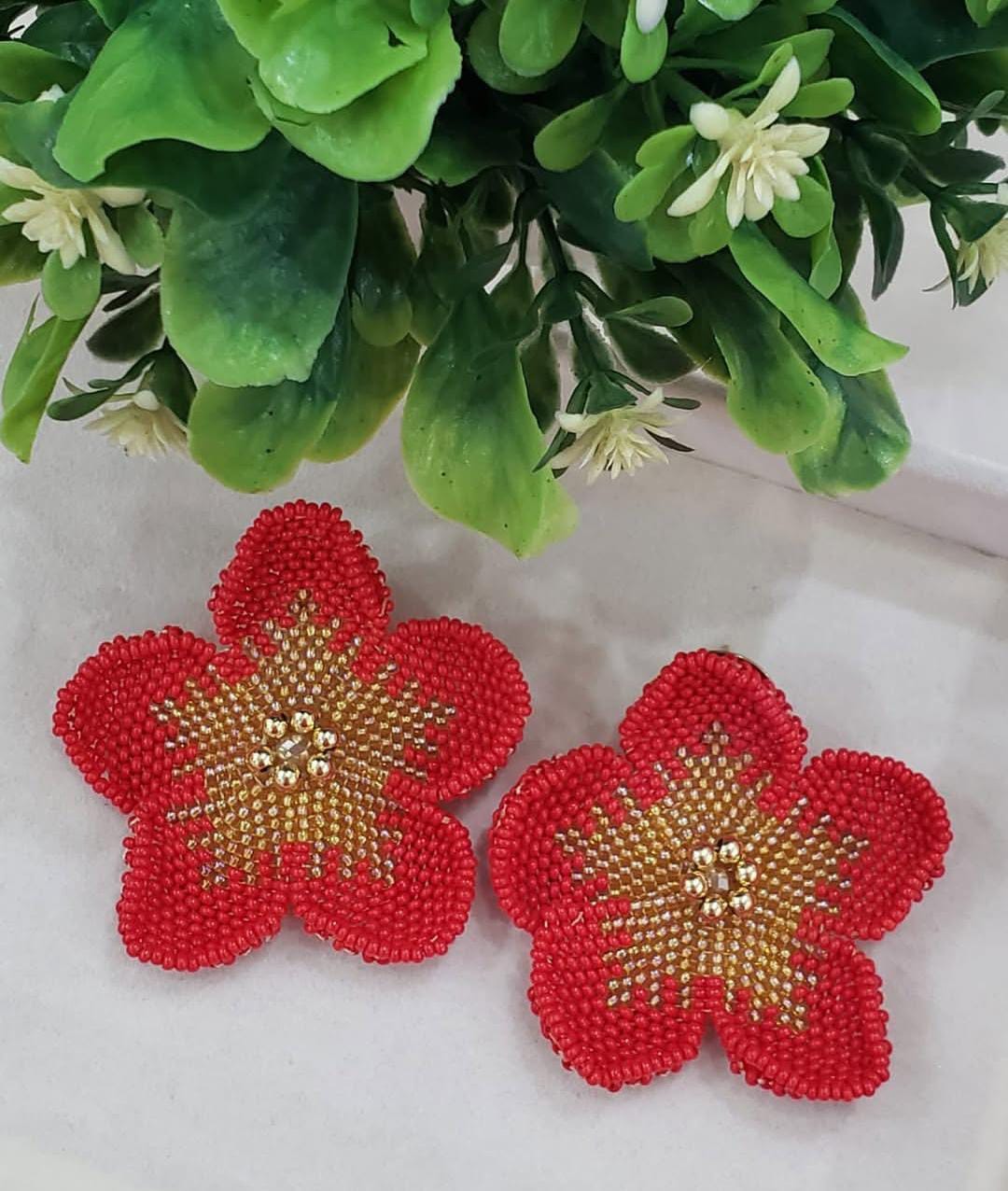 Aretes Flor de Cuentas Rojas