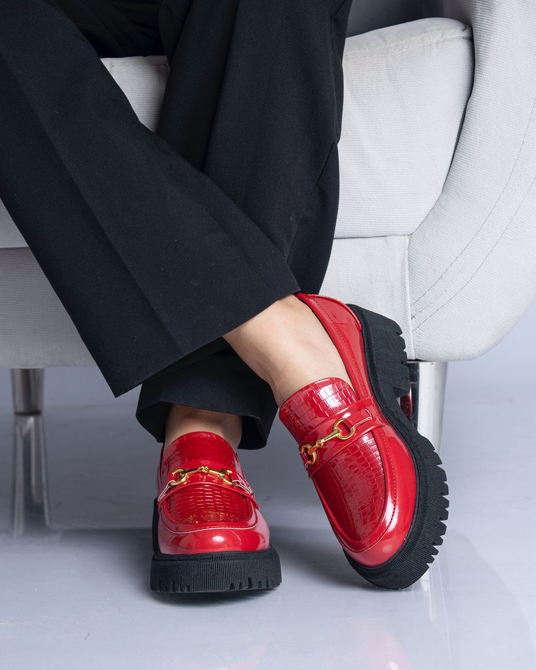 Mocasines Charol Rojo con Cadena