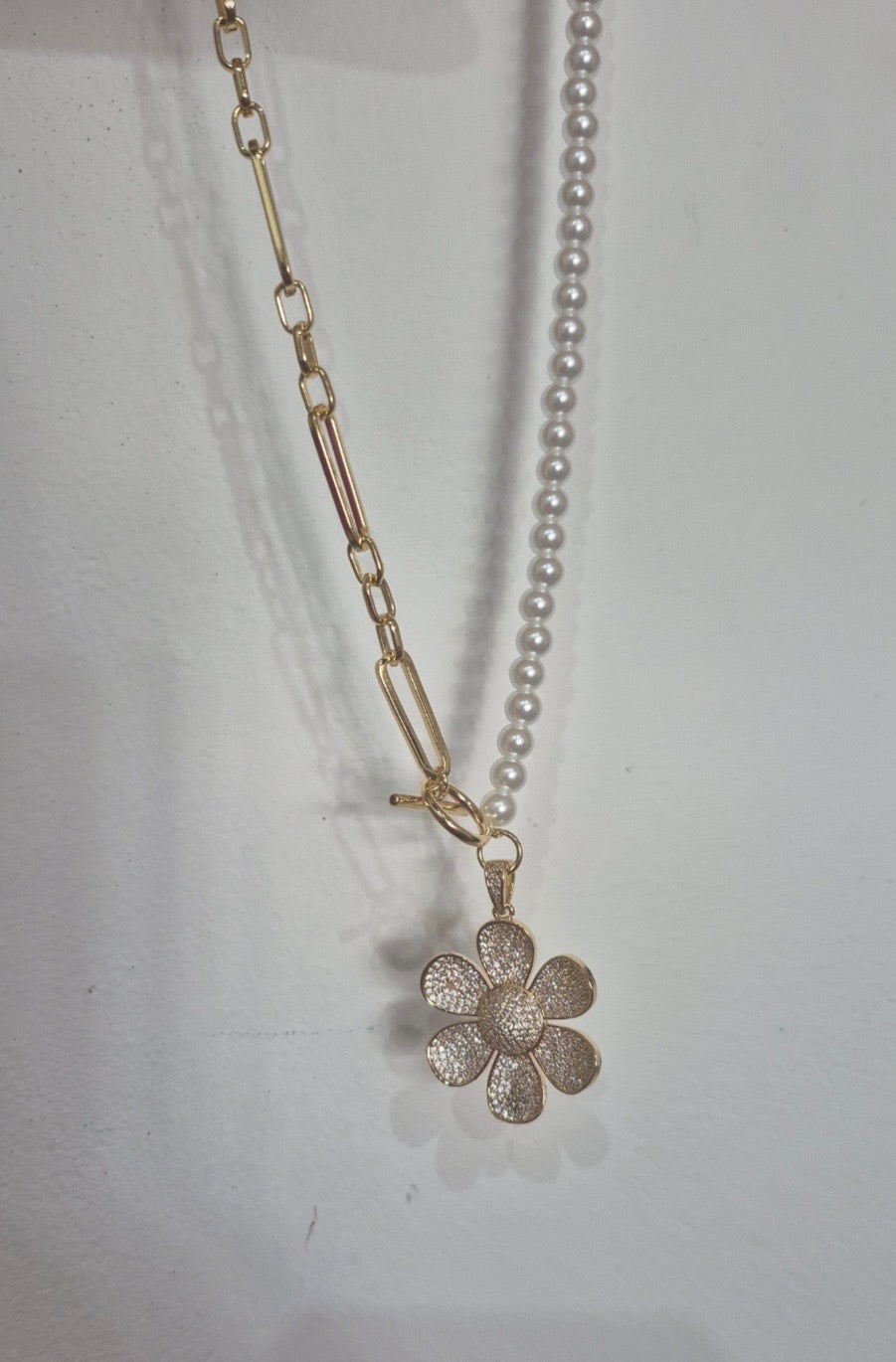 Collar de Perlas con Flor