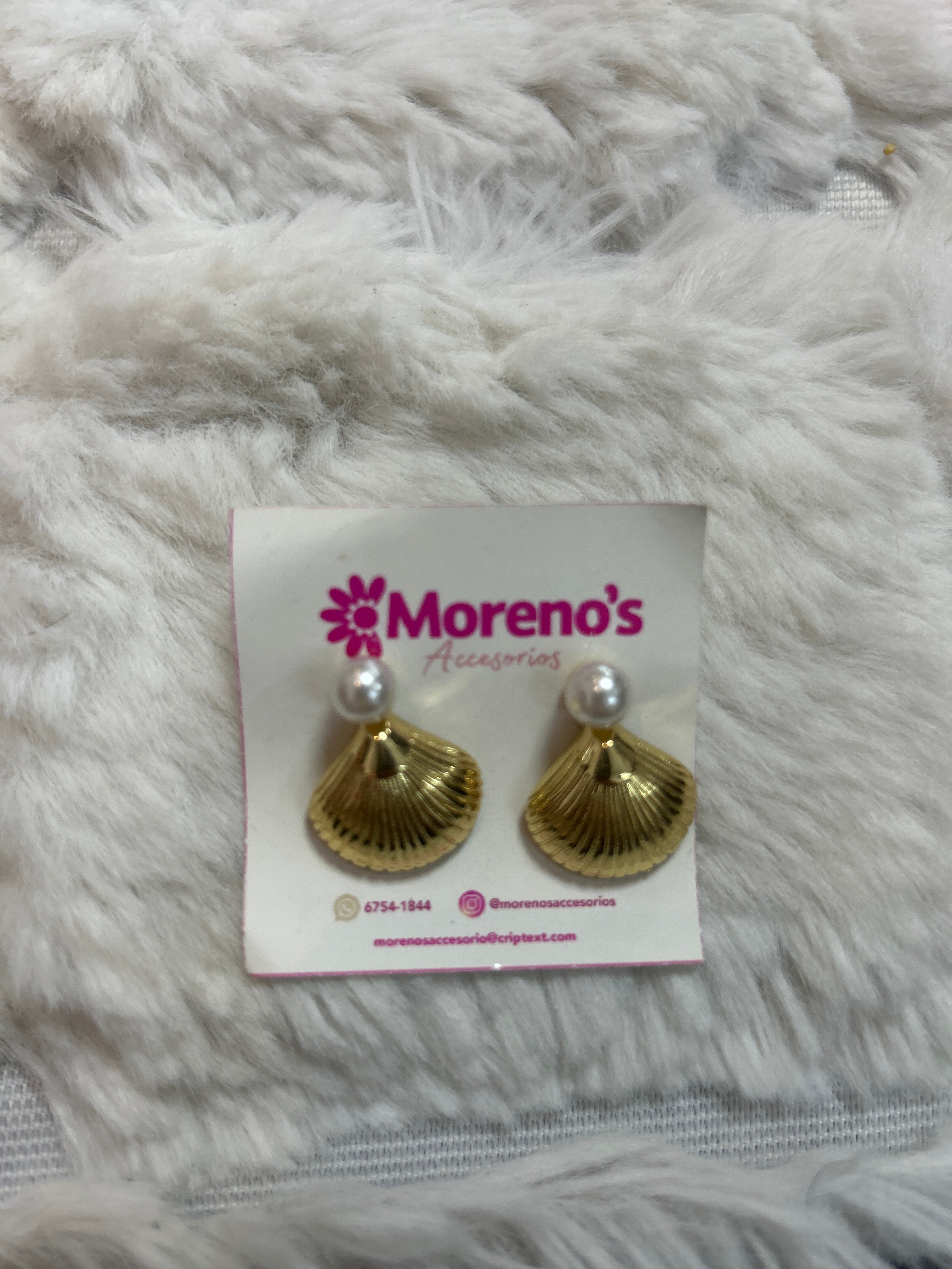 Aretes Concha Dorada con Perla