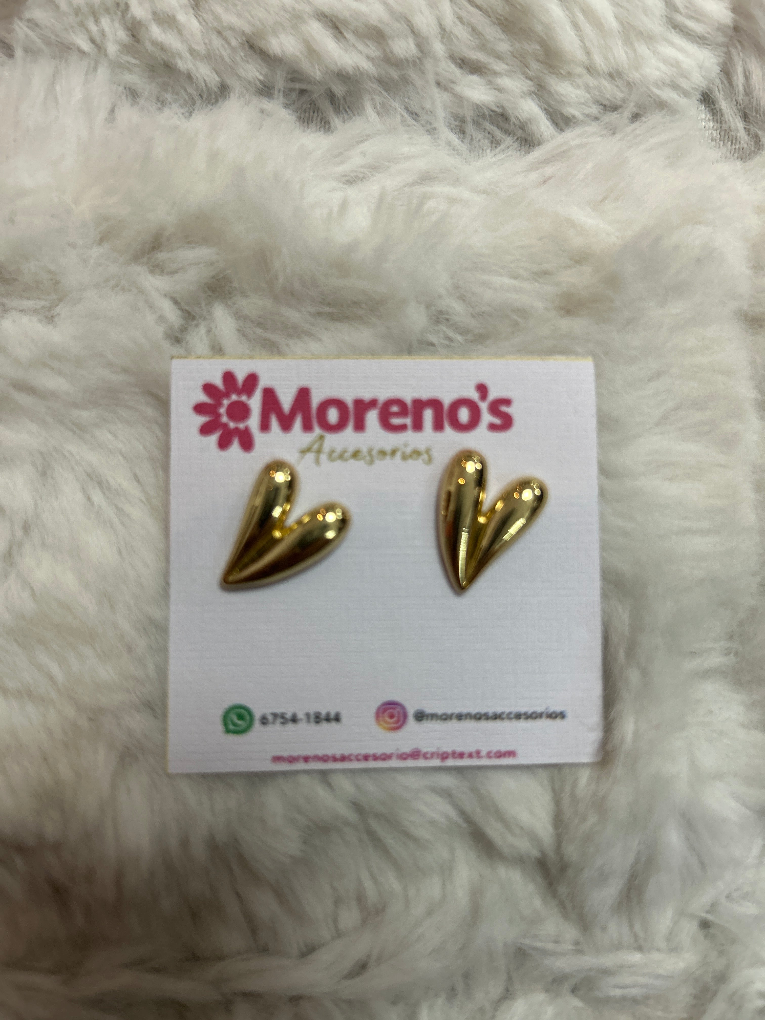 Aretes Corazón Alargado Dorado