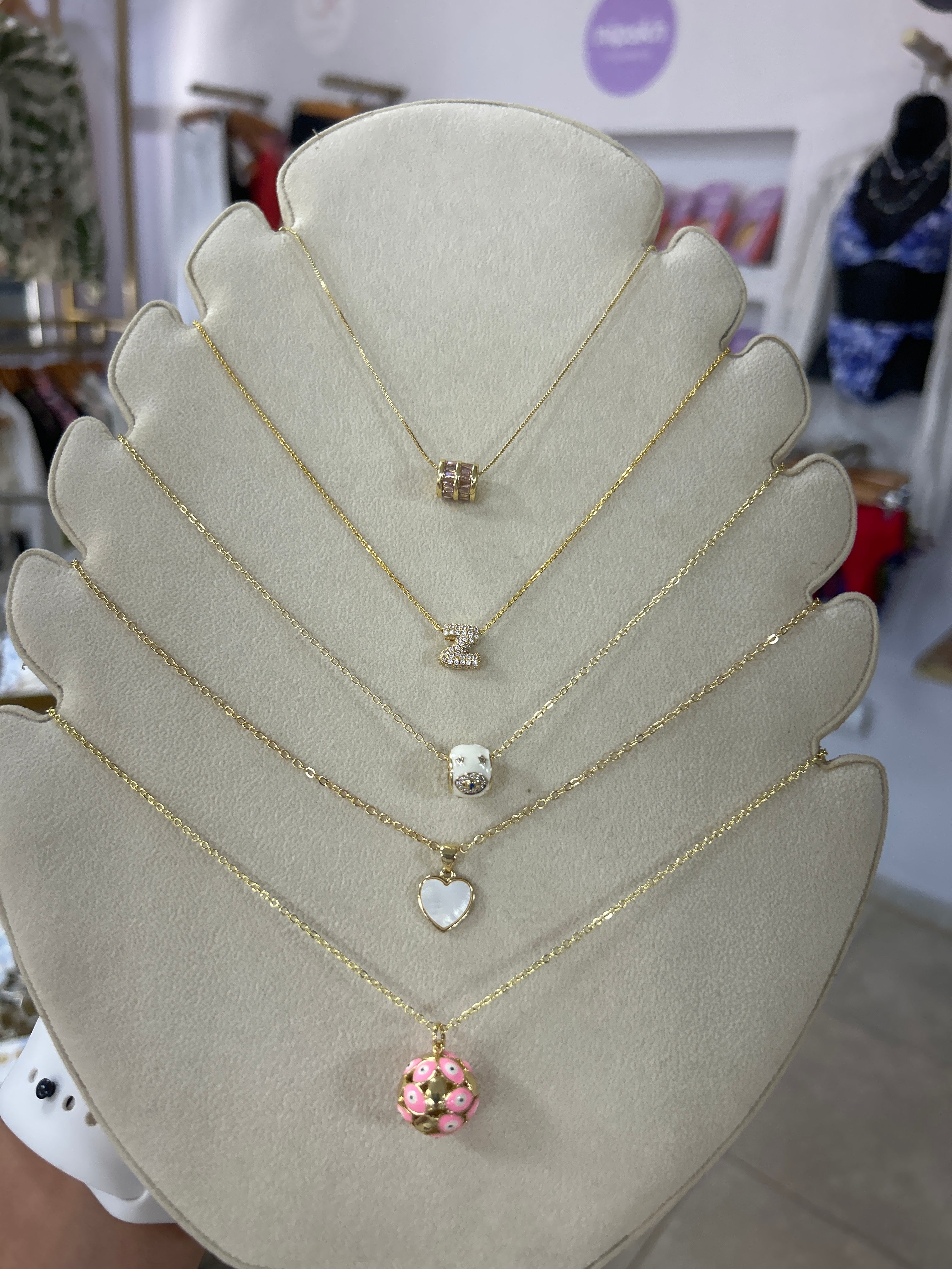Collar variados morenos