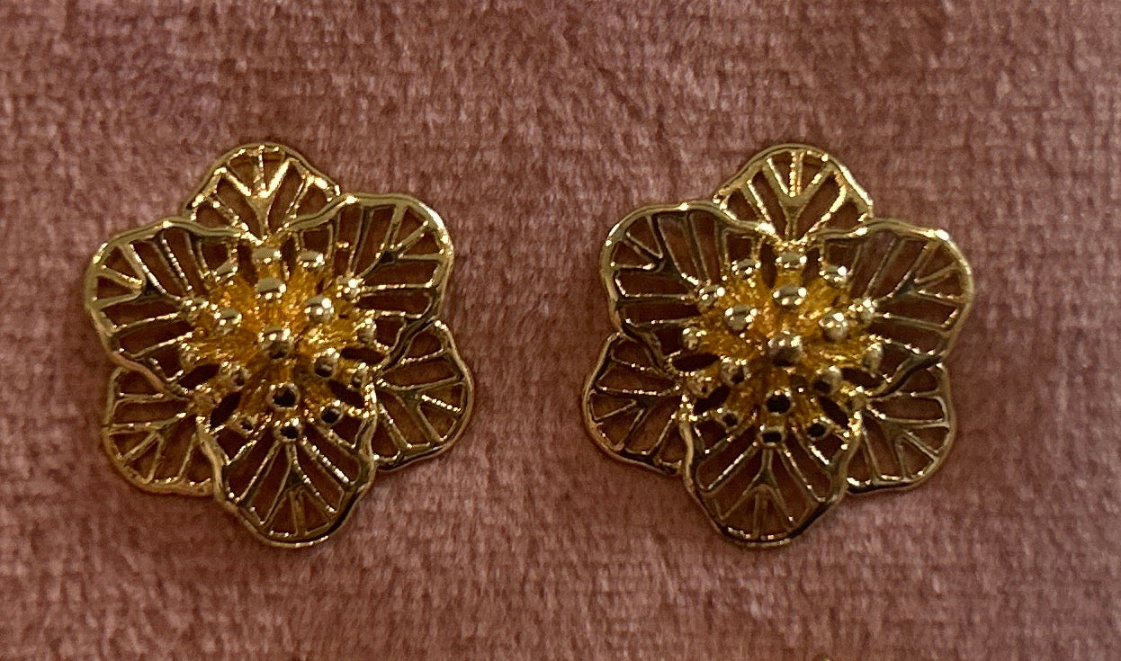Aretes Flor Dorada