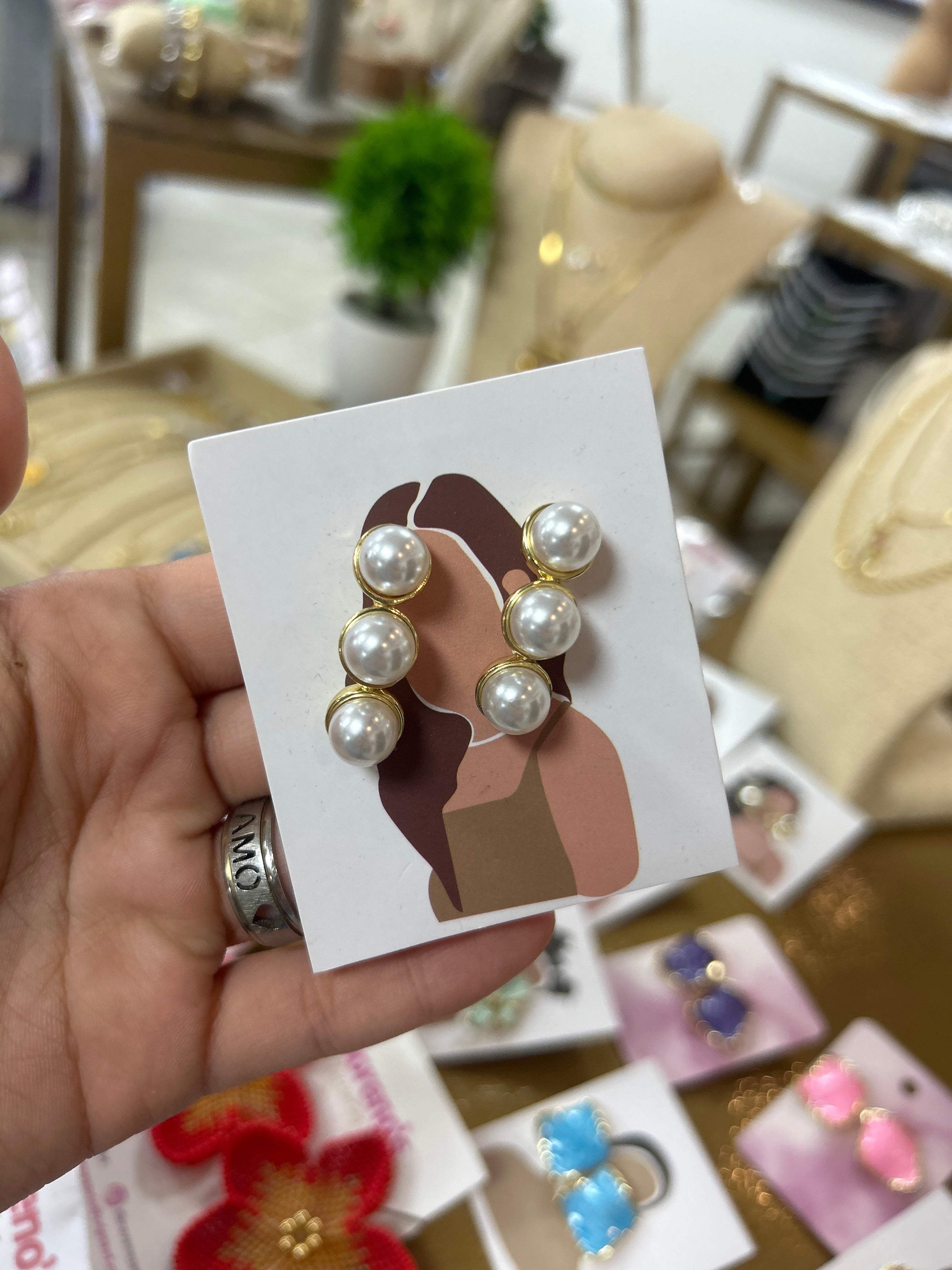 Aretes dorados trío de perlas