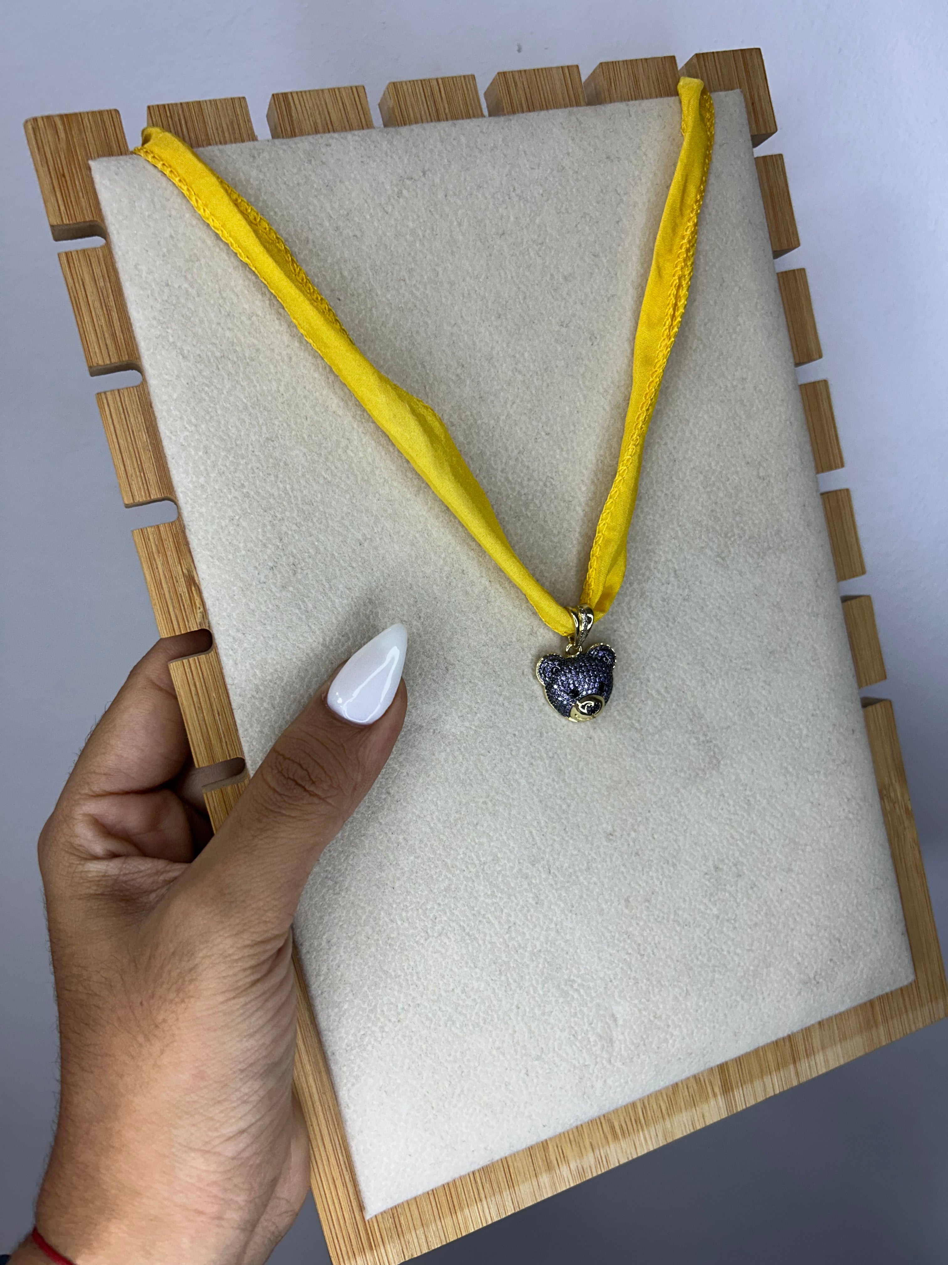 Collar Osito con Cinta de Terciopelo