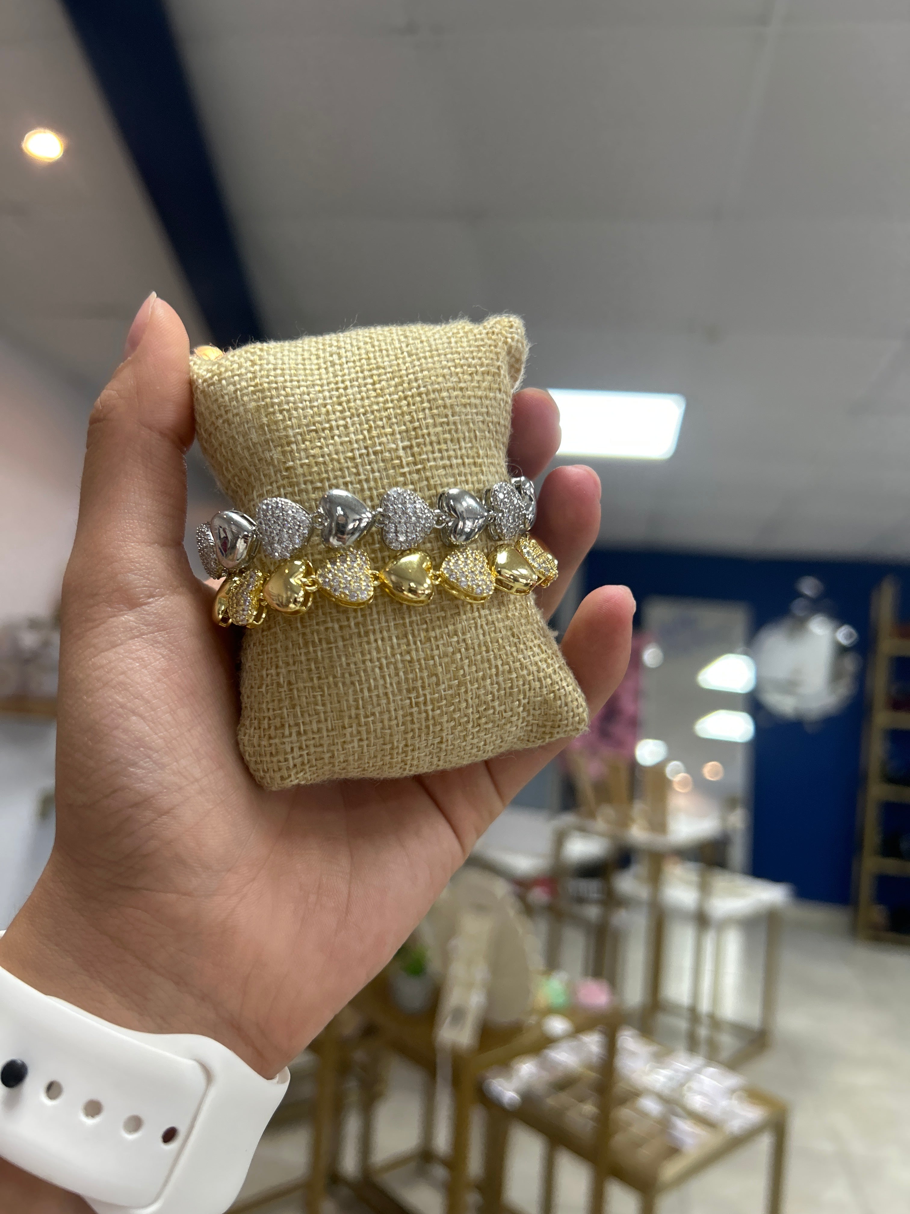 Pulseras de corazones