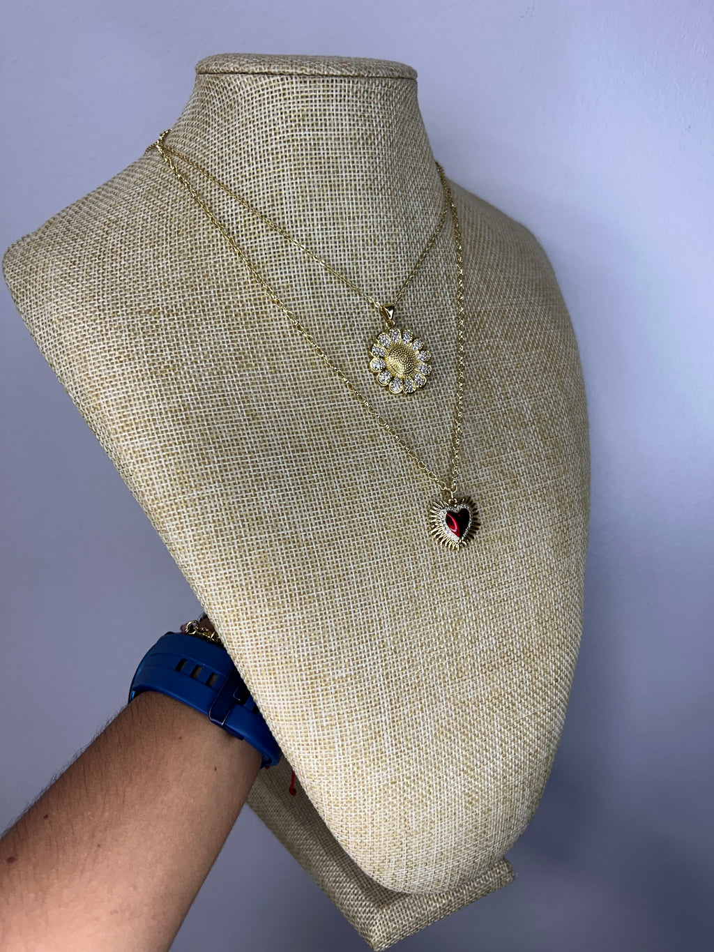 Collares Dorados con Dijes Brillantes