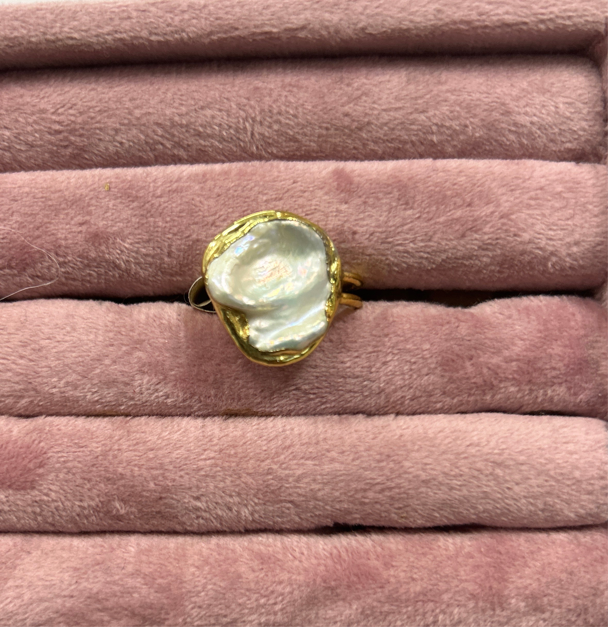 Anillo Perla Irregular Dorado