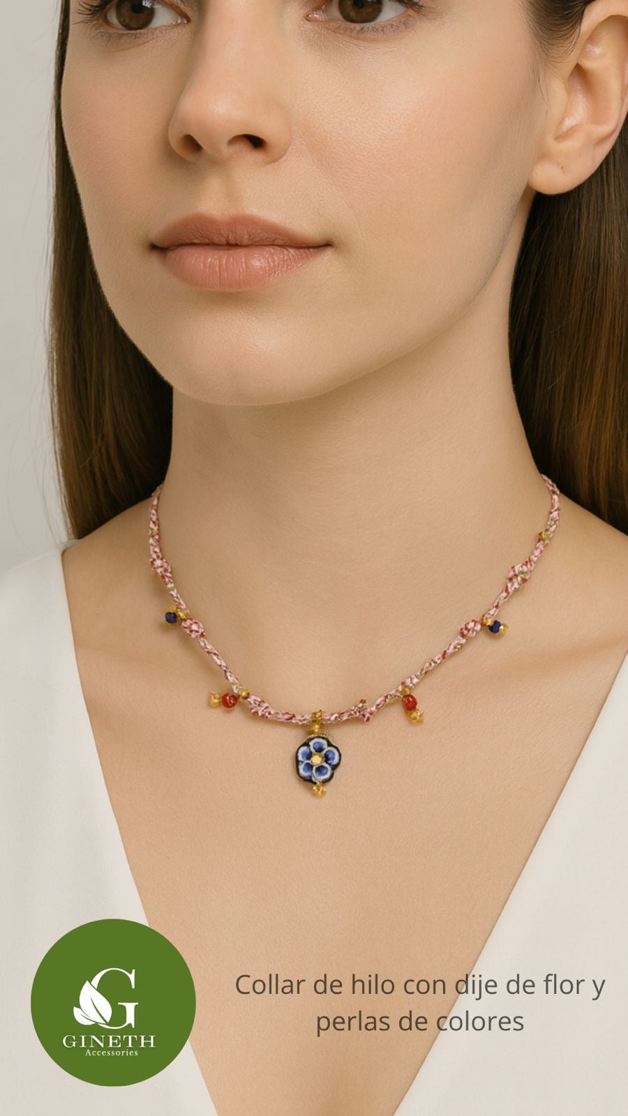 Collar de Hilo con Dije de Flor y Perlas de Colores