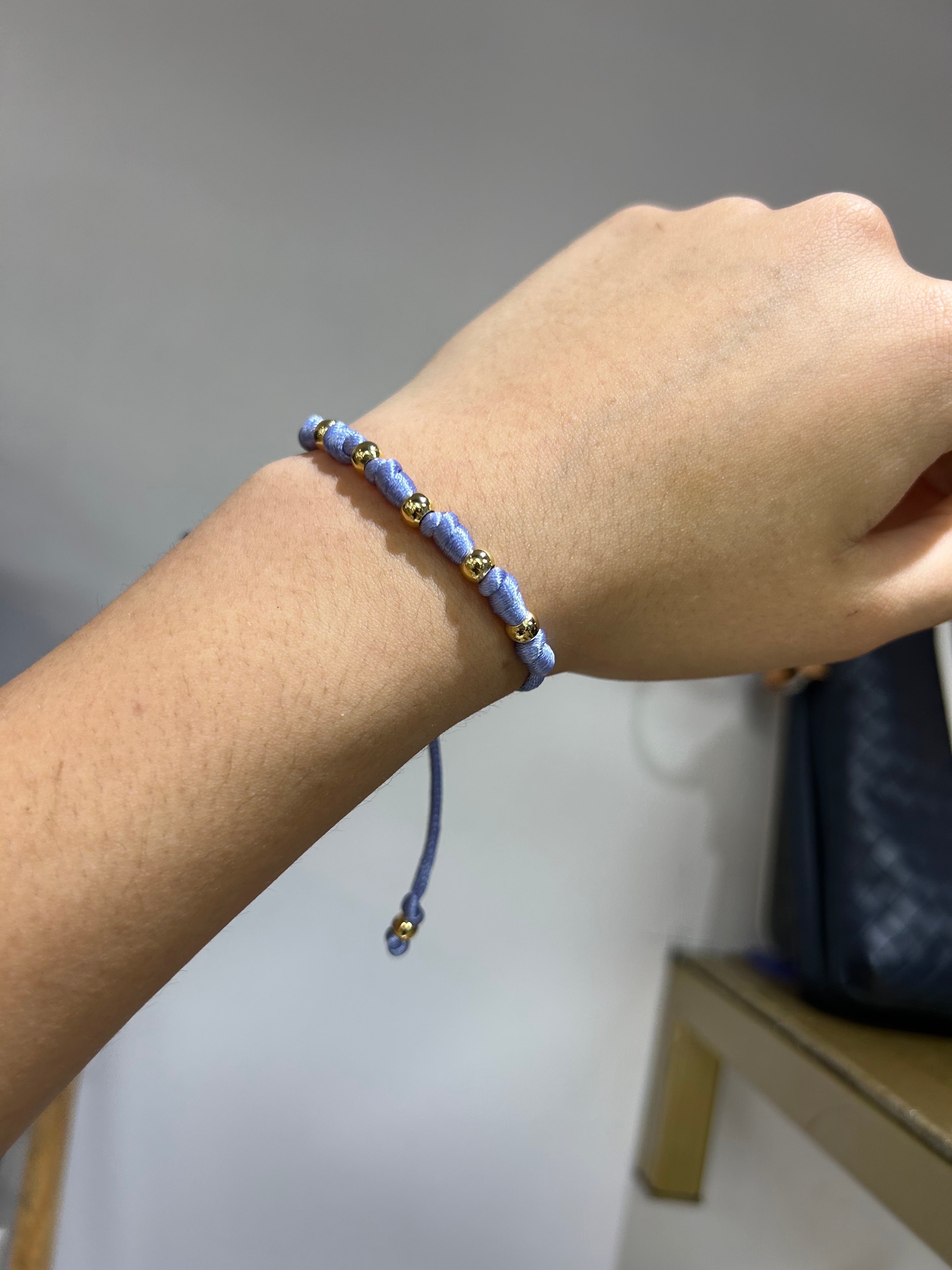 Pulsera de siete nudos de colores