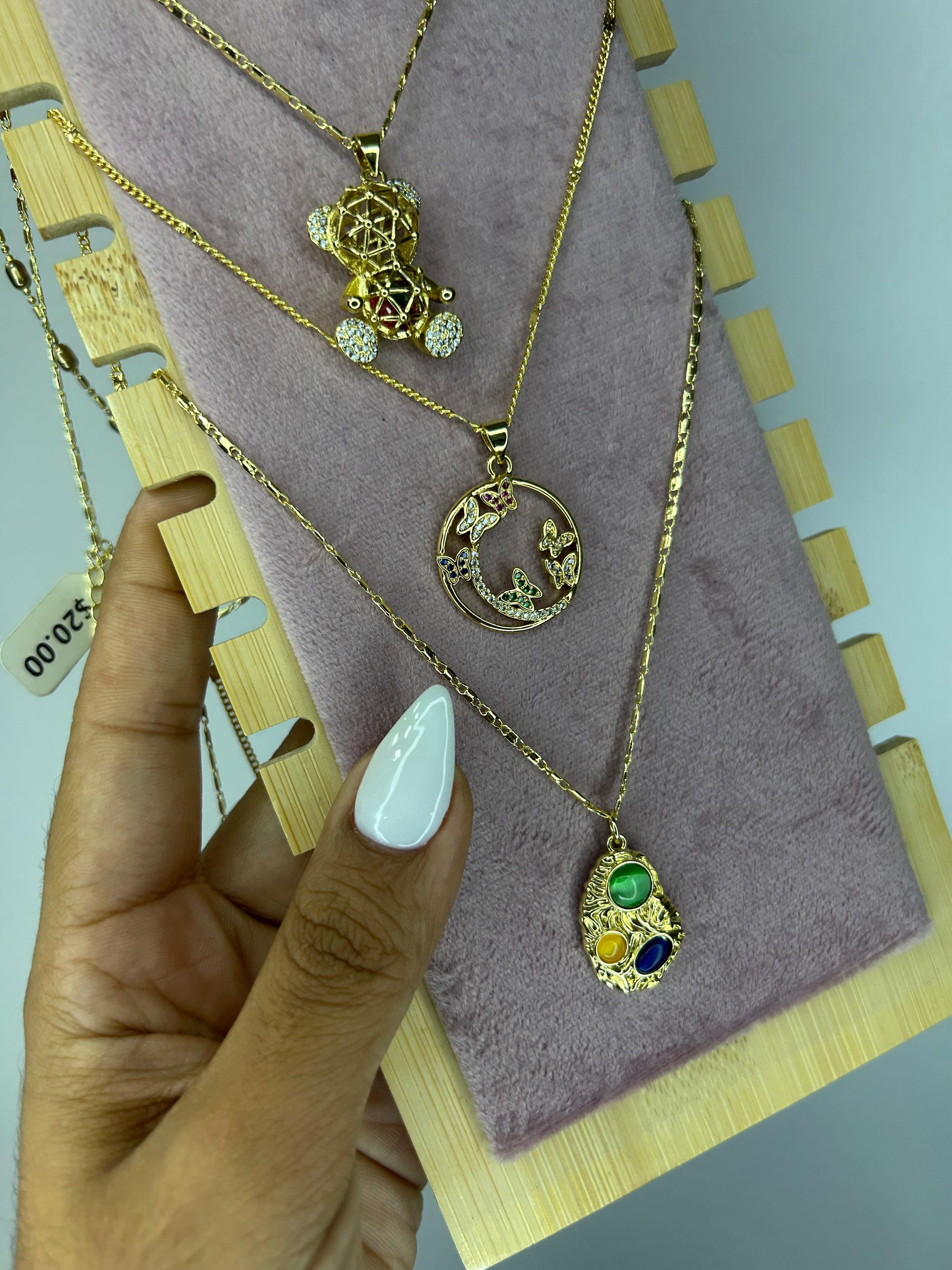 Collares Dorados con Dijes Exclusivos