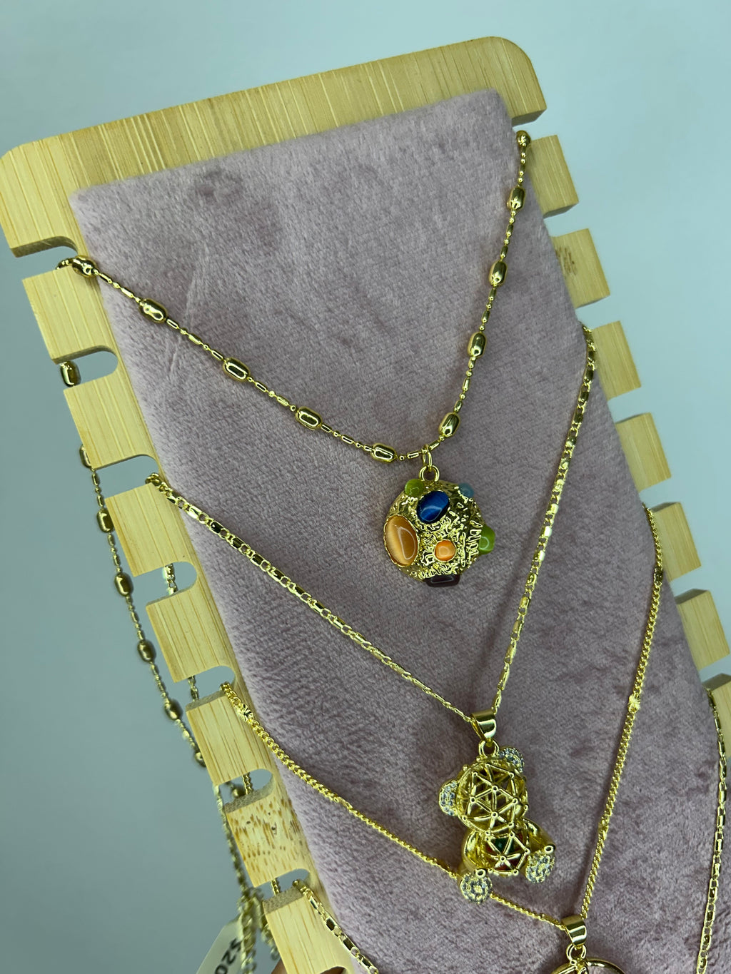 Collares Dorados con Dijes Exclusivos