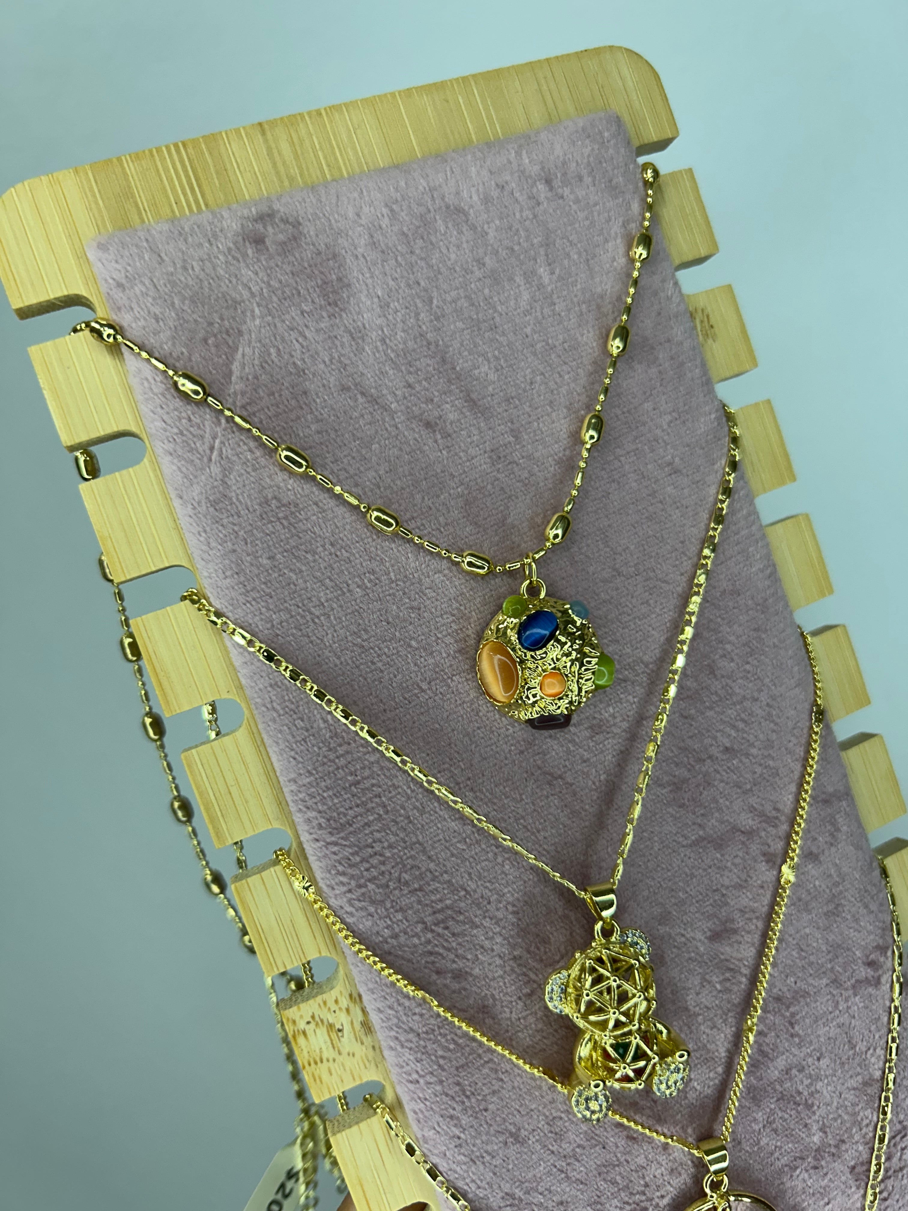 Collares Dorados con Dijes Exclusivos