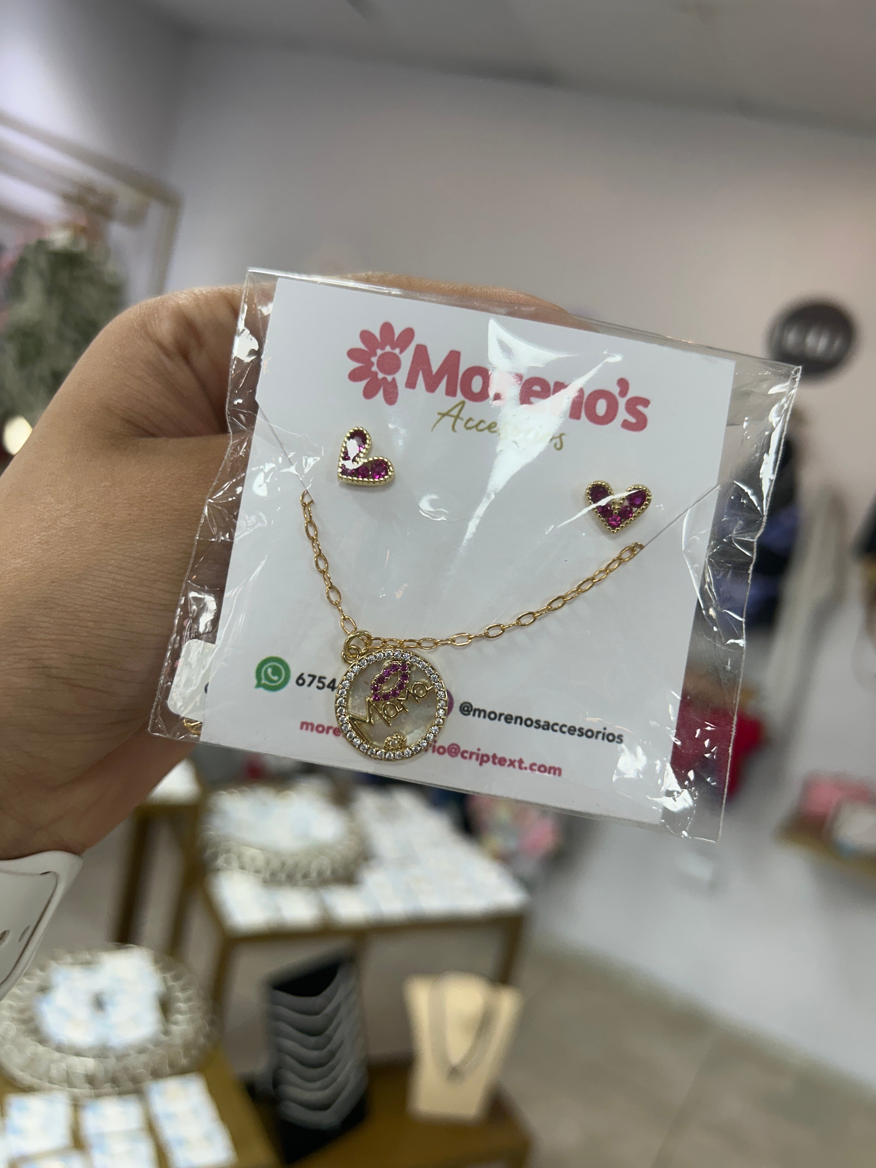 Collar con dije de mamá rosado