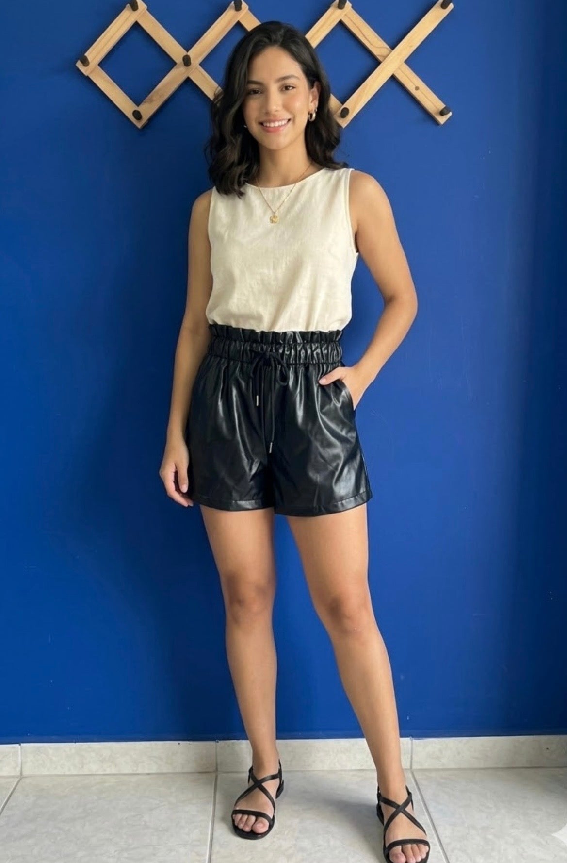 Pantalón Corto de Cuerina Negro