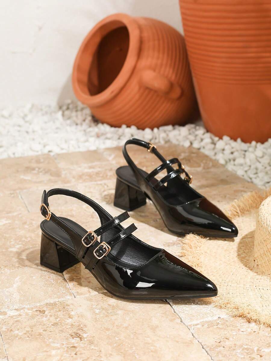 María Charol con Tacón Negro