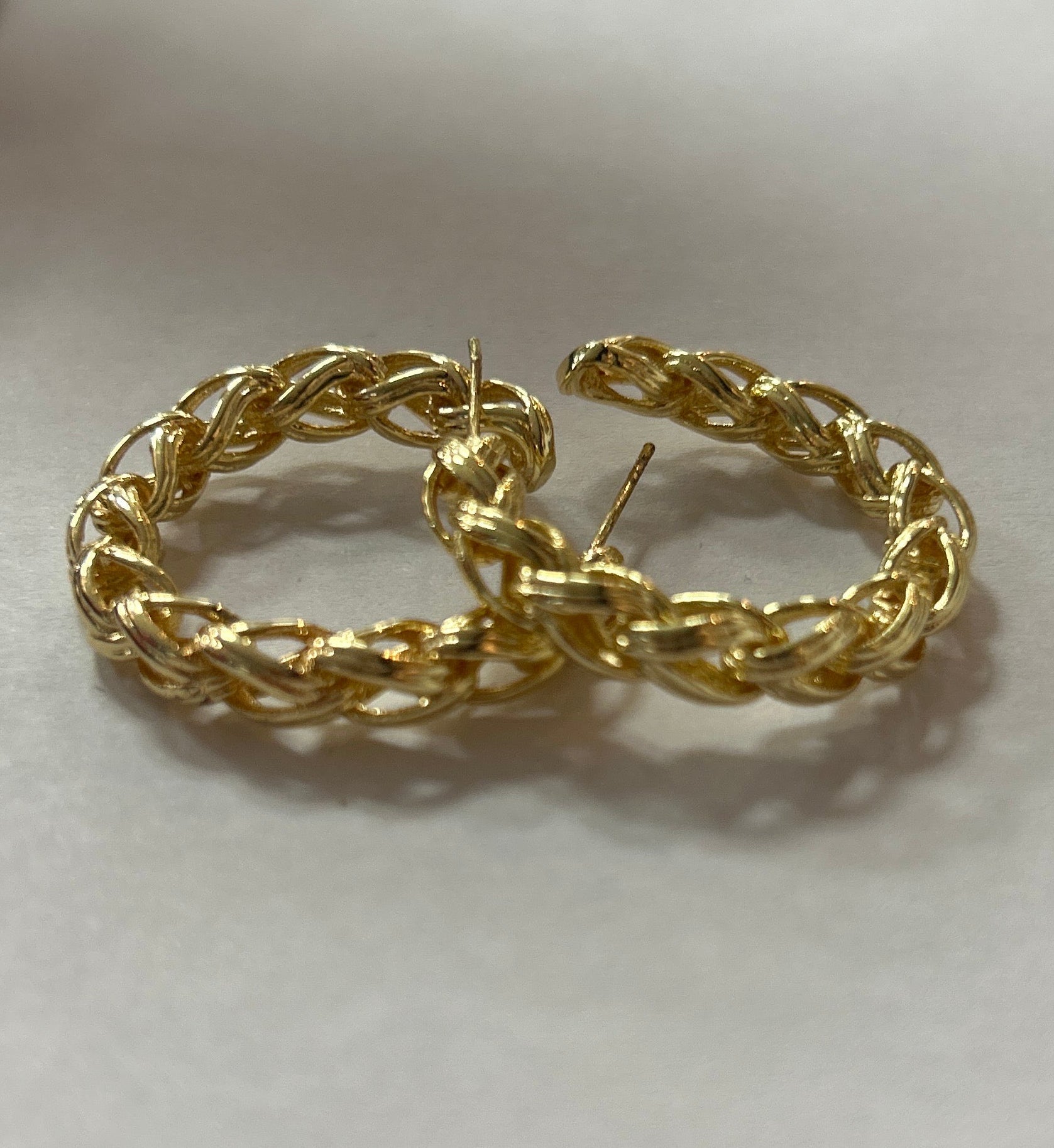 Aros Dorados Trenzados