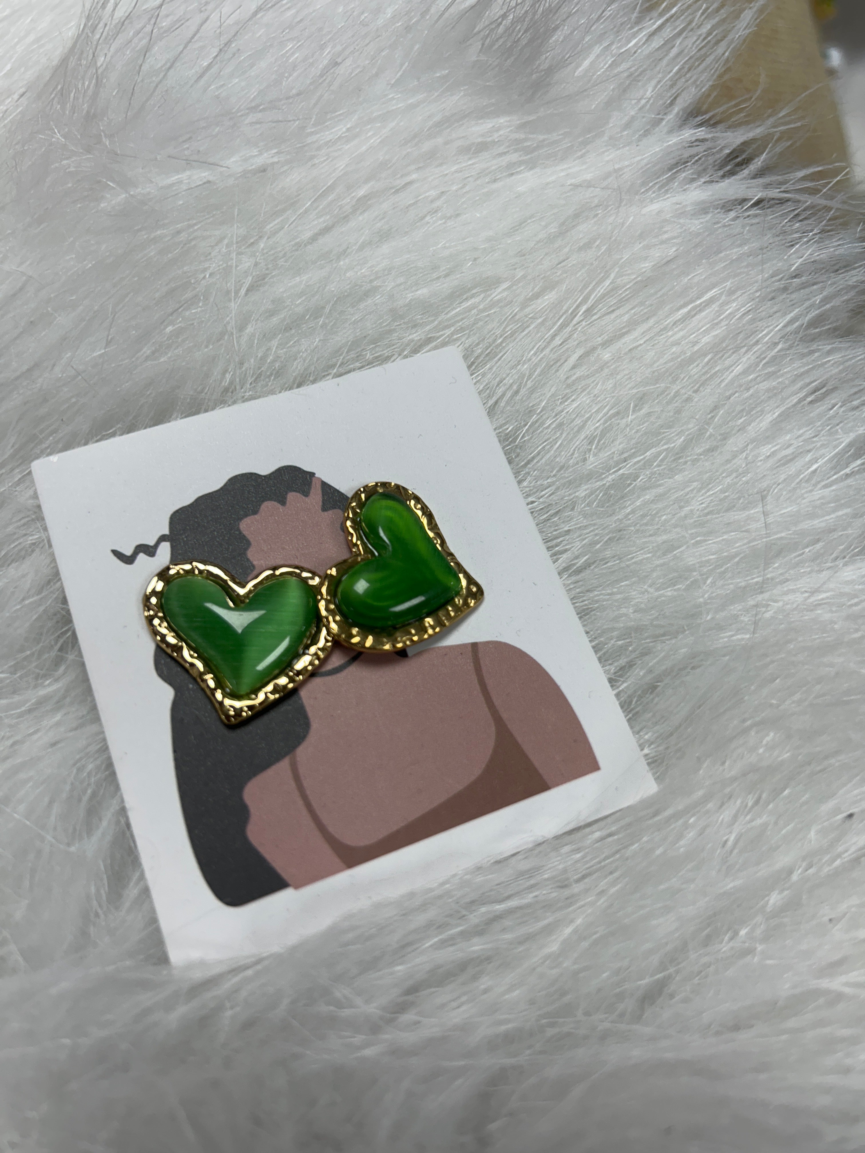 Aretes de corazones de colores