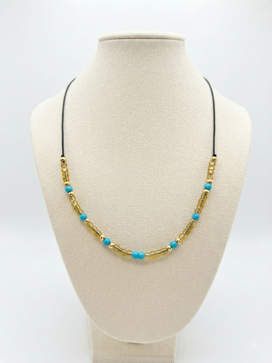 Collar de Hilo con Mini Canutillos