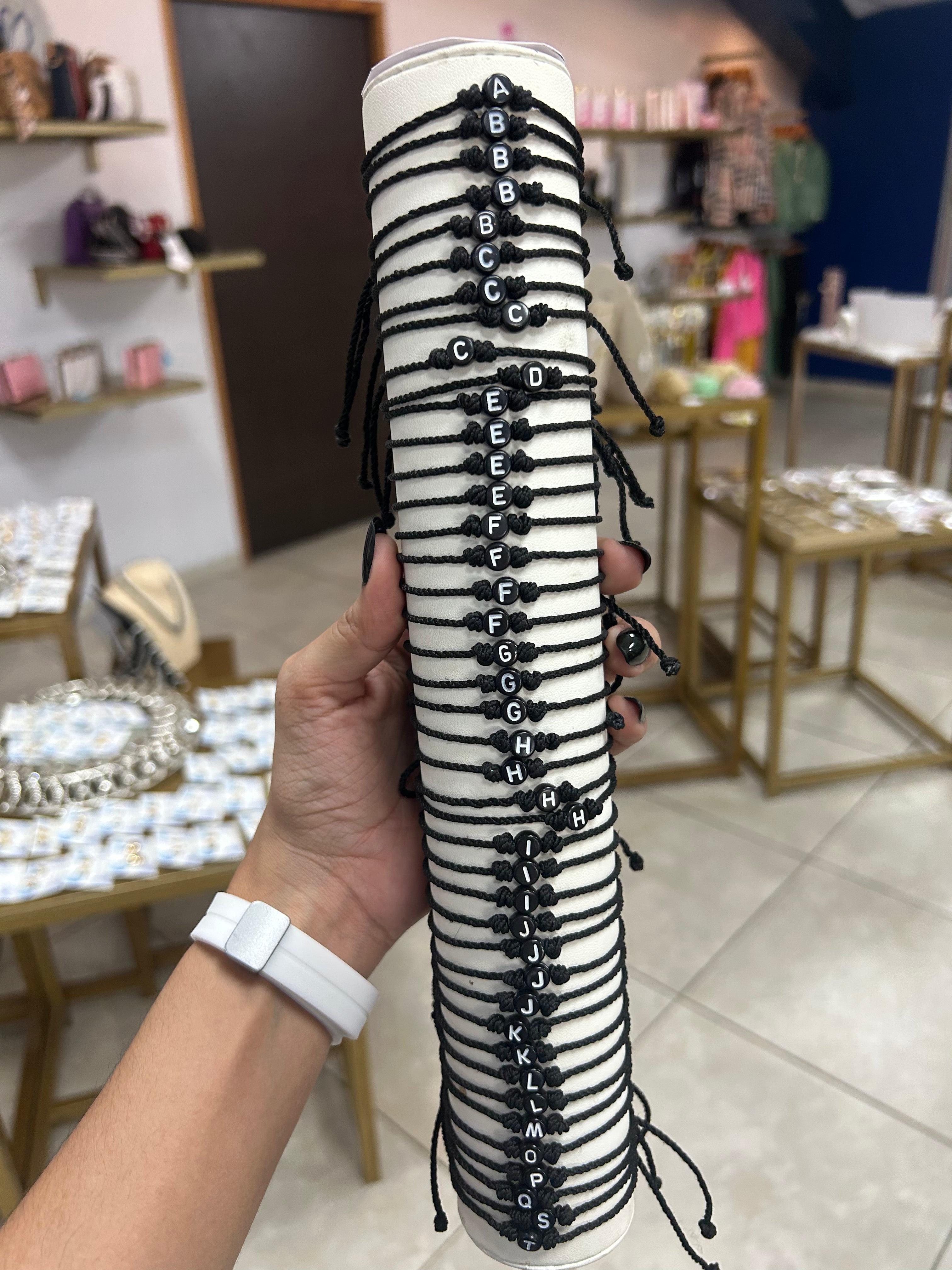 Pulseras con Iniciales Negras
