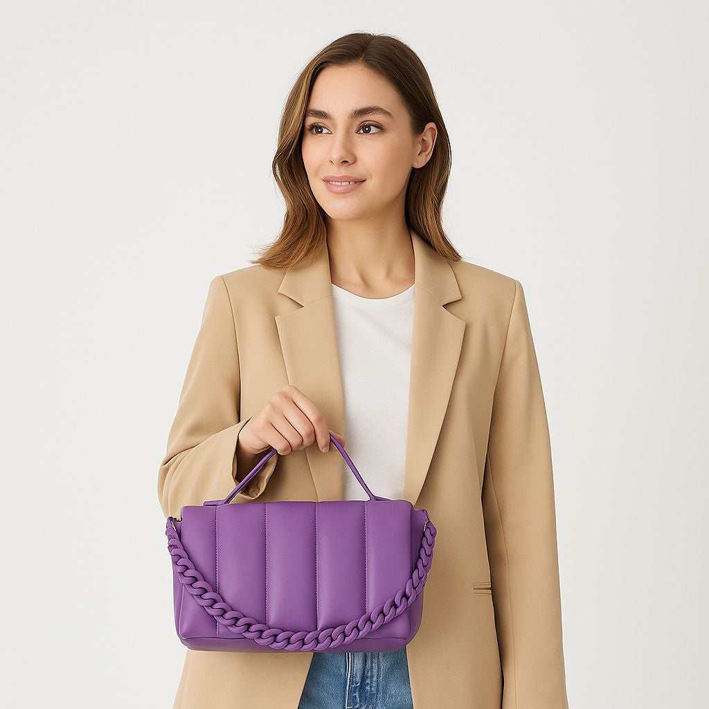 Cartera Puffy Lila con Asa de Cadena