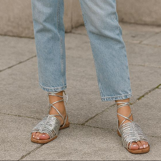 Sandalias Plateadas de Cordones