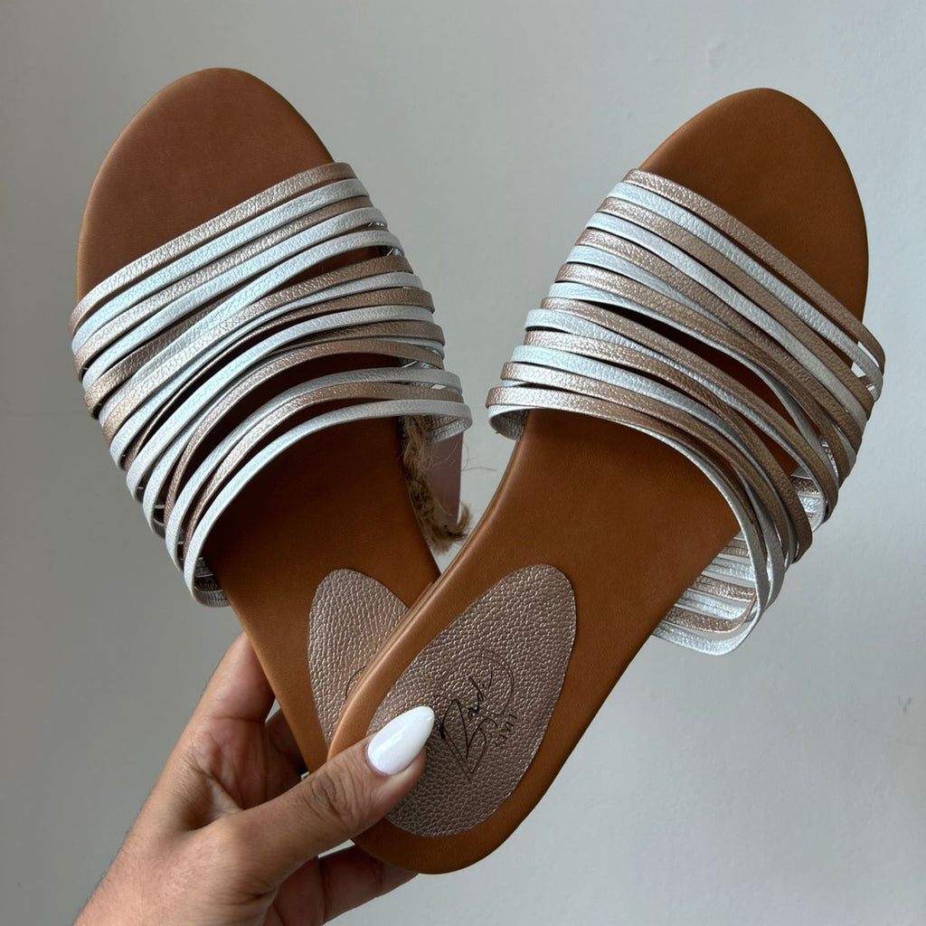 Sandalias Planas Plata con Tiras Múltiples