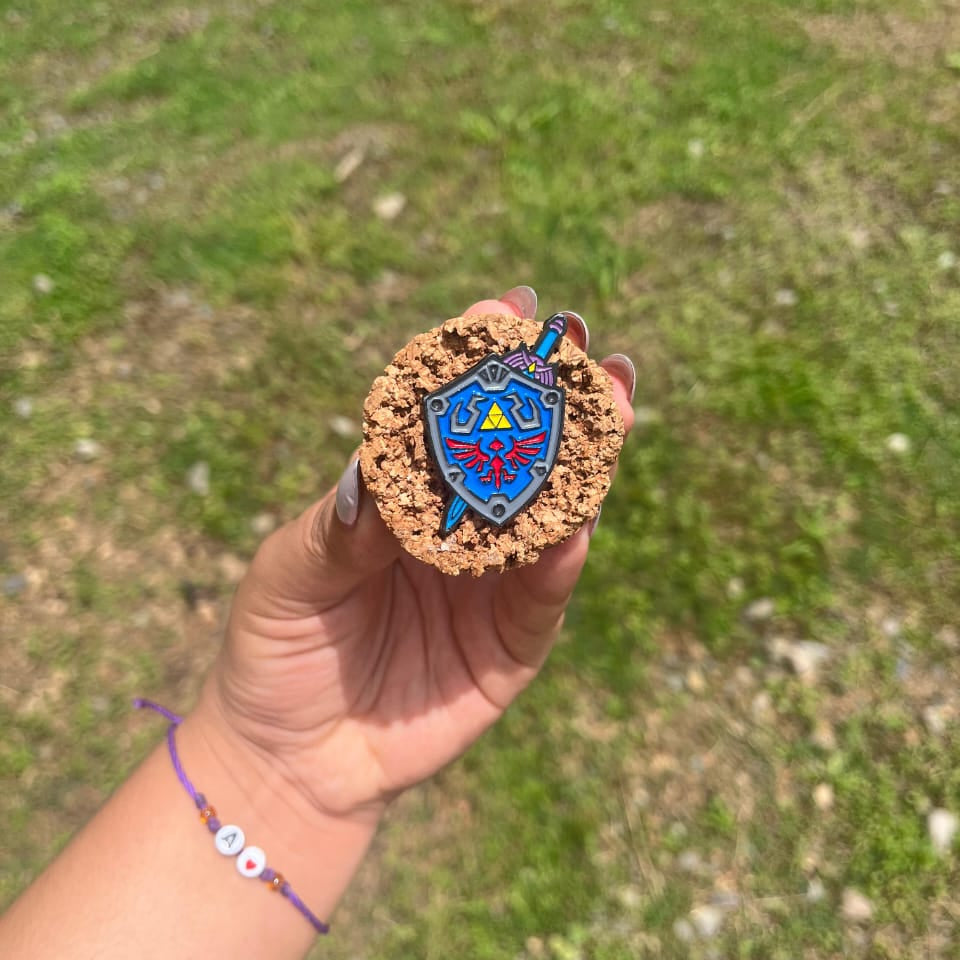 Pin Escudo Legendario