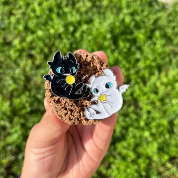 Pin Dragones Gemelos