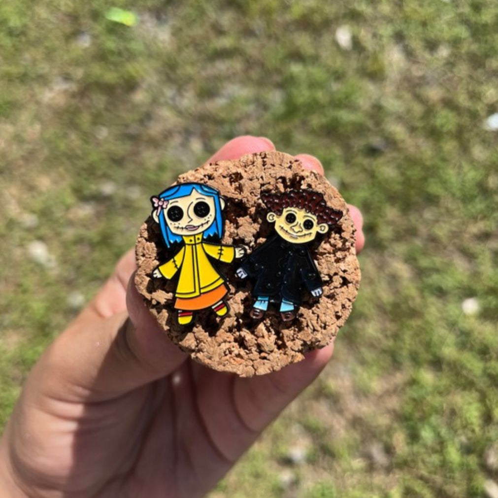 Pin “Coraline Duo”