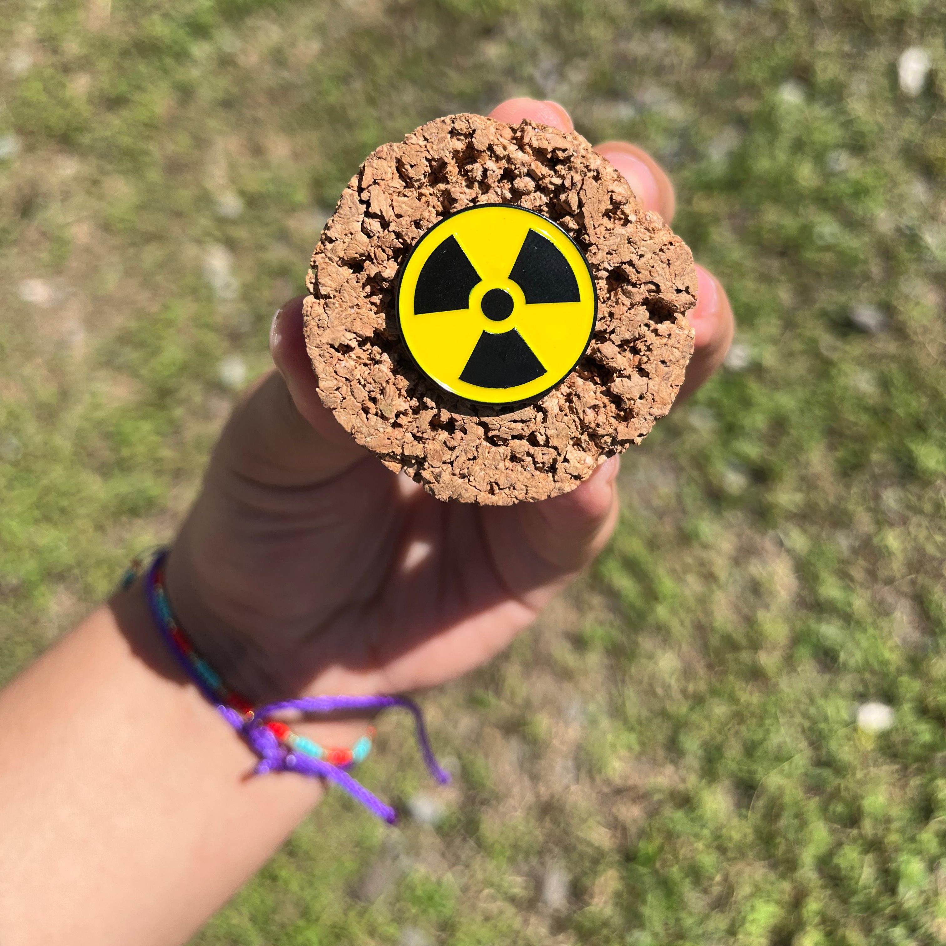 Pin Símbolo Radioactivo