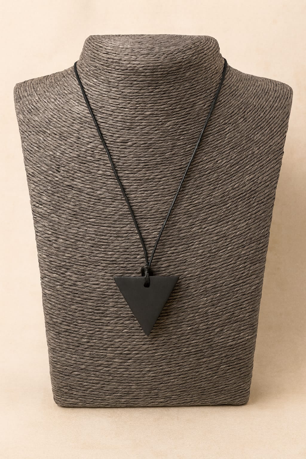 Collar con Dije de Shungita en Triángulo