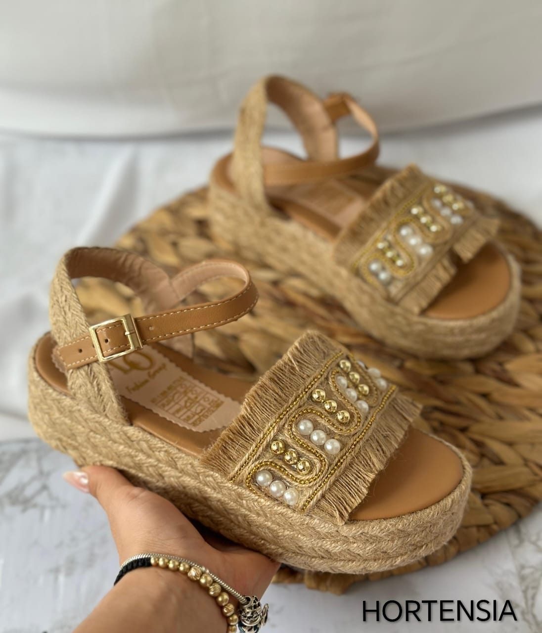 Sandalias Hortensia – Yute con Perlas y Flecos YLO
