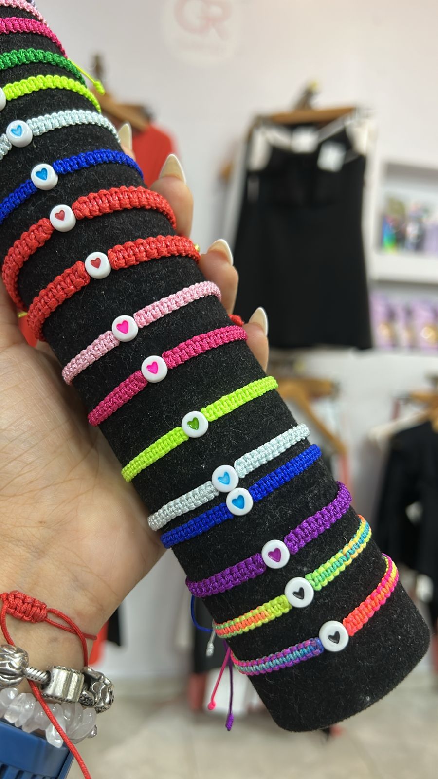 Pulseras Tejidas Multicolor con Corazón